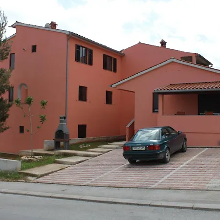 Apartment With A Parking Space - 10429 Pula