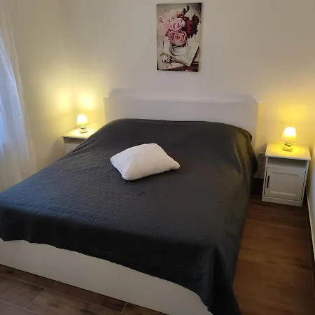 Apartment With Parking Space - 10429