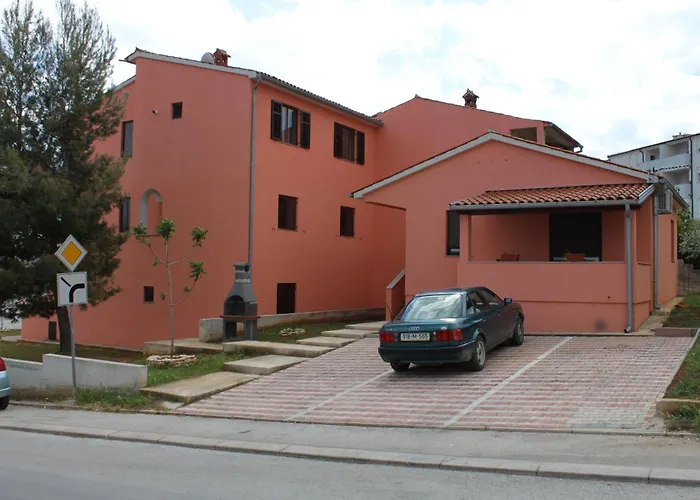 Apartment With Parking Space - 10429 Pula