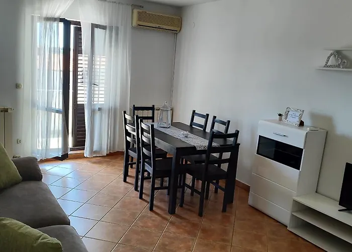 Apartment With Parking Space - 10429